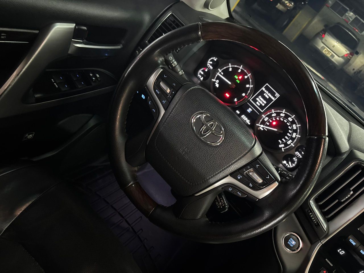 Toyota Land Cruiser V8 – Año 2018