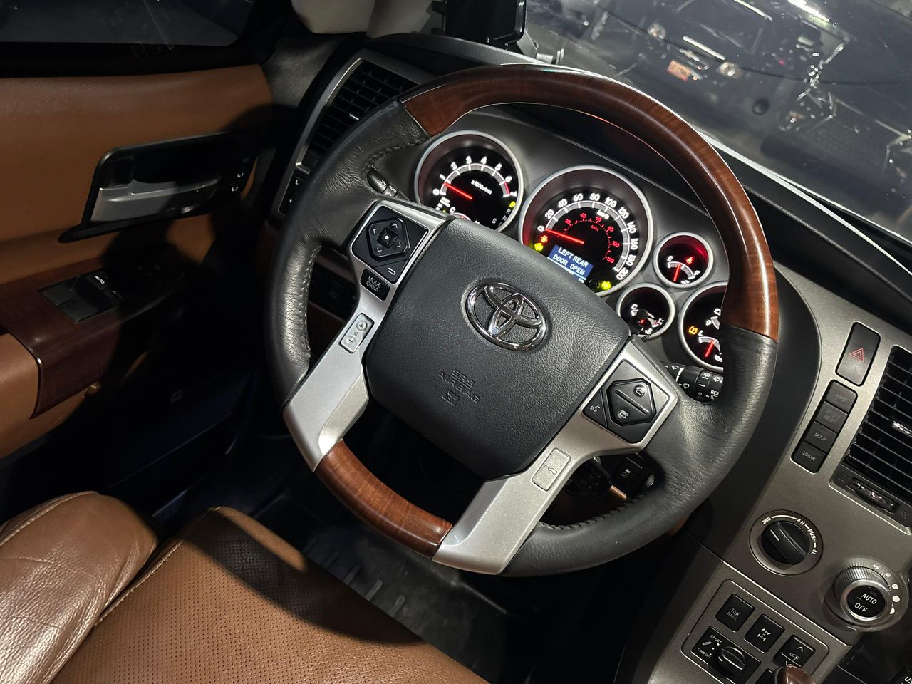 Toyota Sequoia – Año 2017