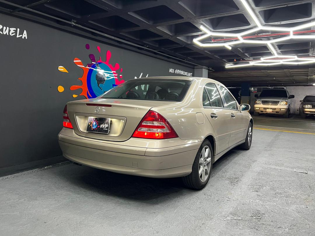 Mercedes Benz C200 Kompressor – Año 2005