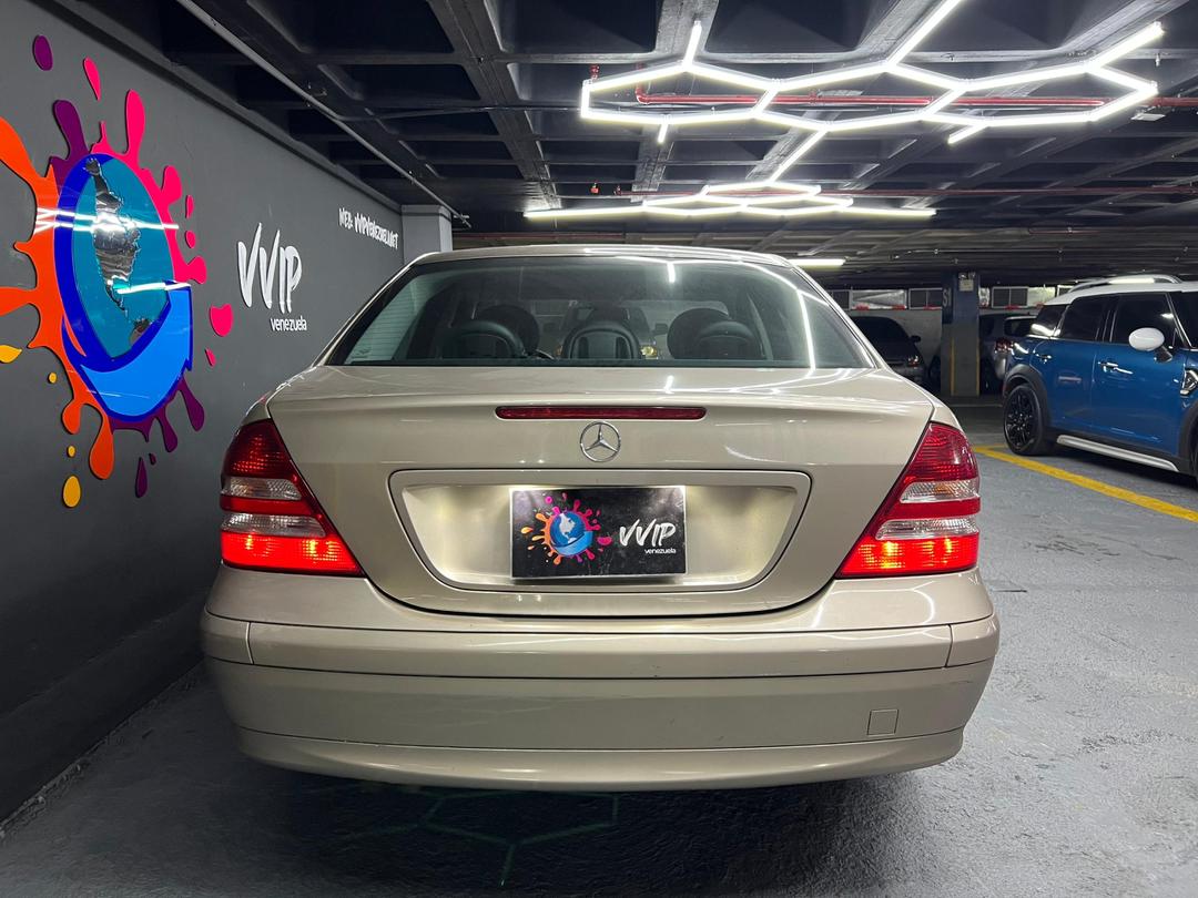 Mercedes Benz C200 Kompressor – Año 2005