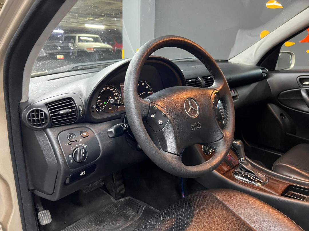 Mercedes Benz C200 Kompressor – Año 2005
