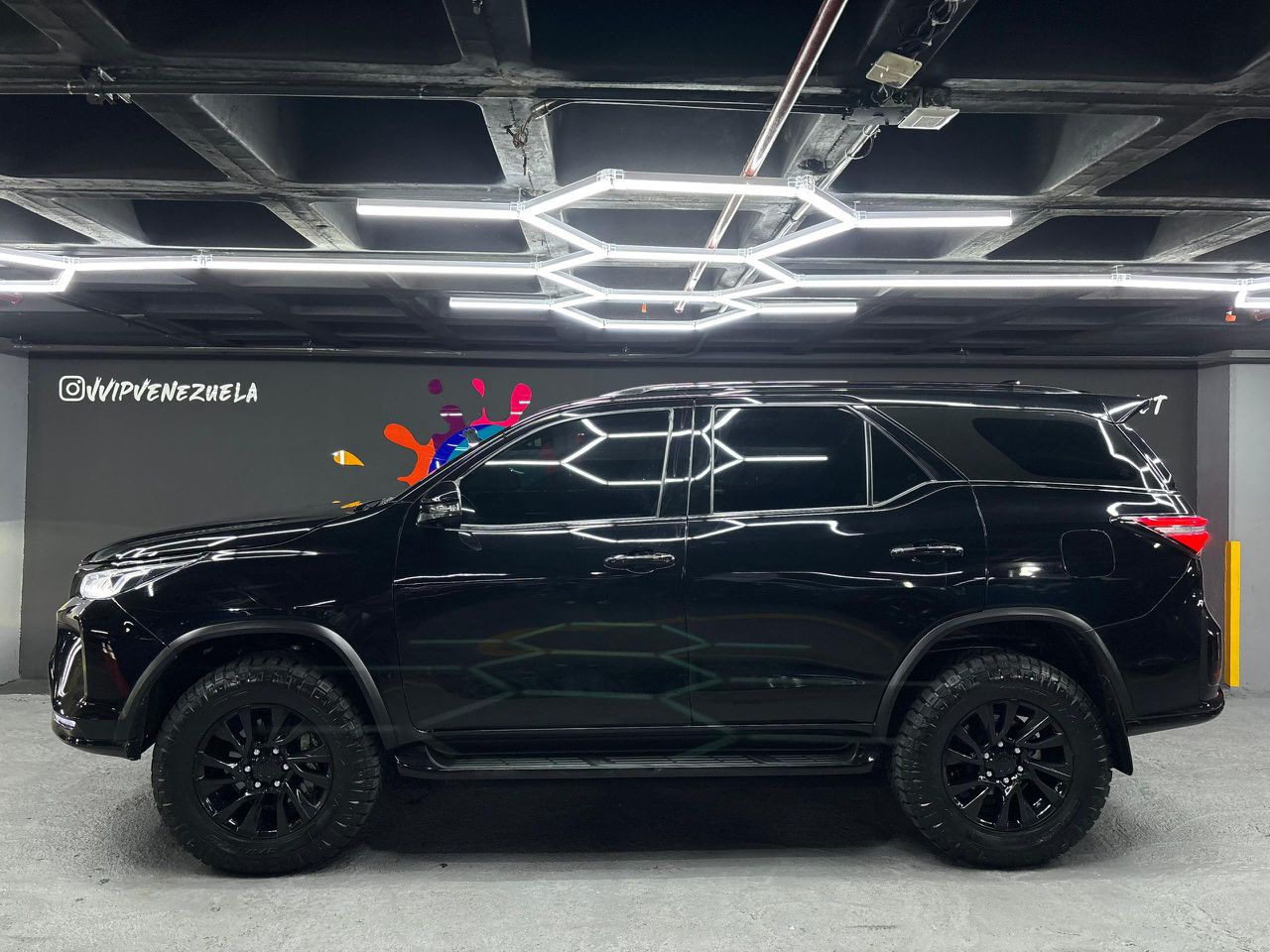 Toyota Fortuner Black Edition V6 4.0 – Año 2023