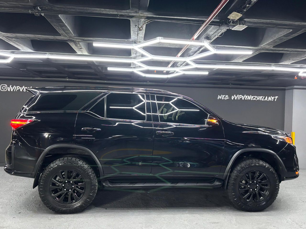 Toyota Fortuner Black Edition V6 4.0 – Año 2023