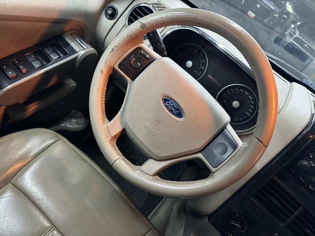 Ford Explorer Eddie Bauer – Año 2011