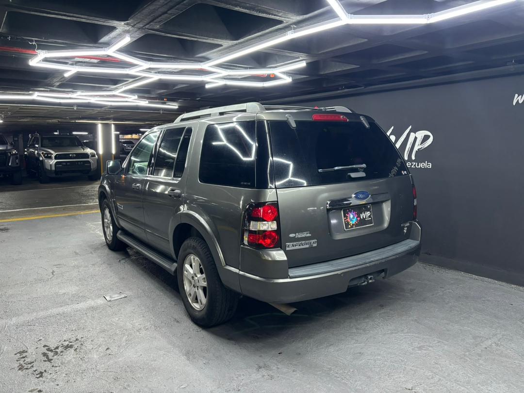 Ford Explorer Eddie Bauer – Año 2011